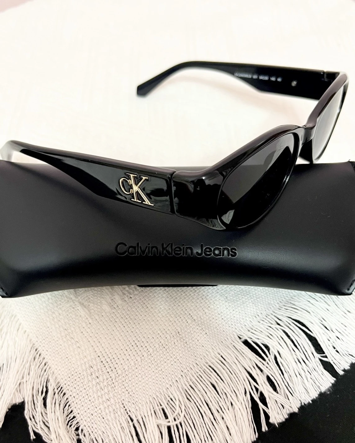 <簡約奢華!>Calvin Klein 側邊LOGO 復古太陽眼鏡 貓眼&方框 墨鏡