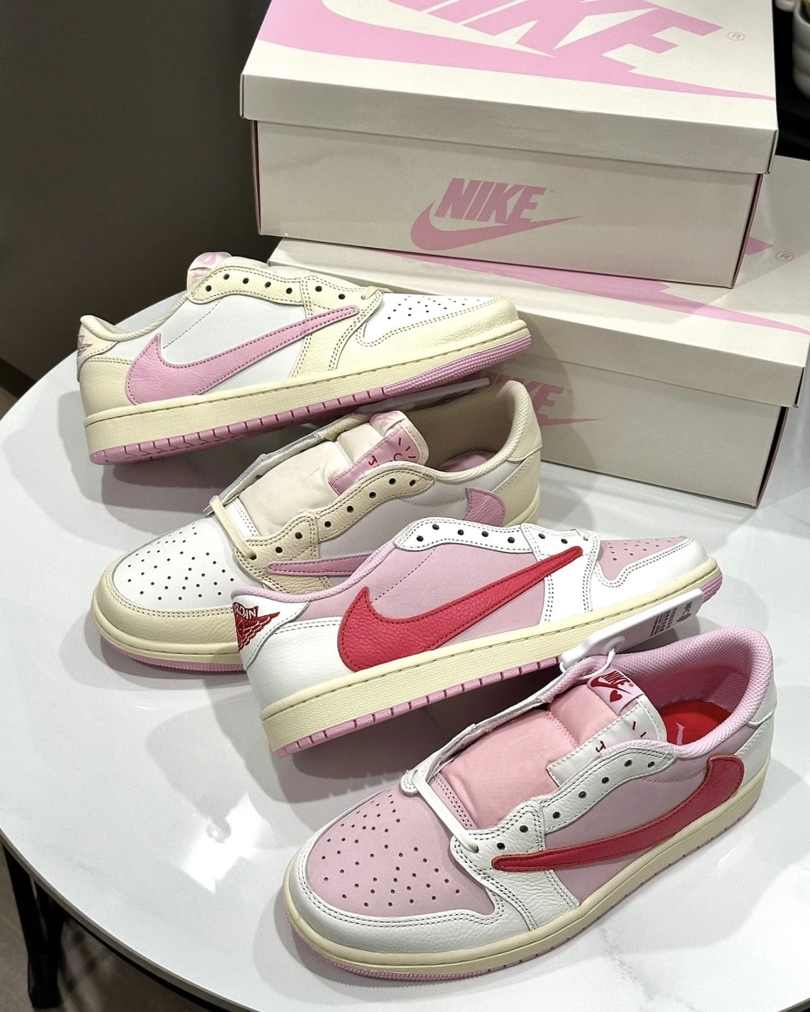Travis Scott x Air Jordan 1 Retro Low OG 中童 童鞋 粉倒鉤(IQ7605-100/IQ7605-101)