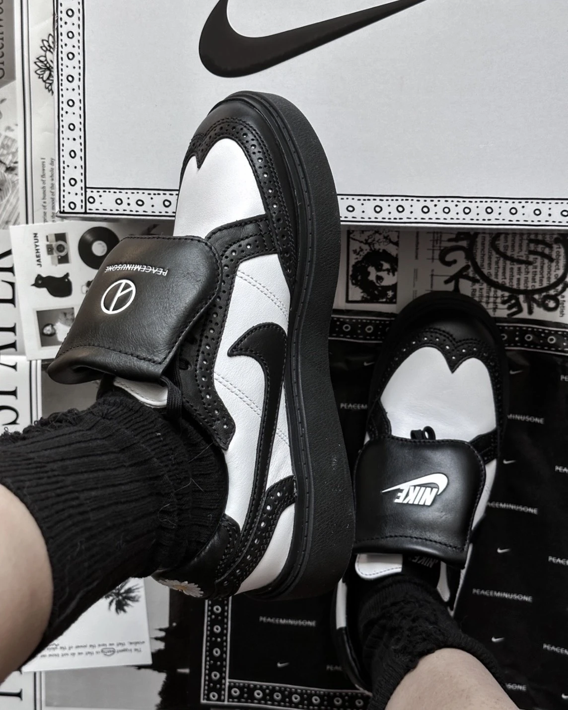 PEACEMINUSONE x Nike Kwondo 1 黑白熊貓 GD小雛菊(DH2482-101)