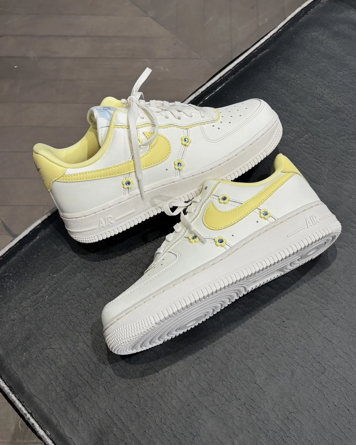 NIKE AIR FORCE 1 '07  AF1 奶黃 小黃花 白黃(IW2348-170)
