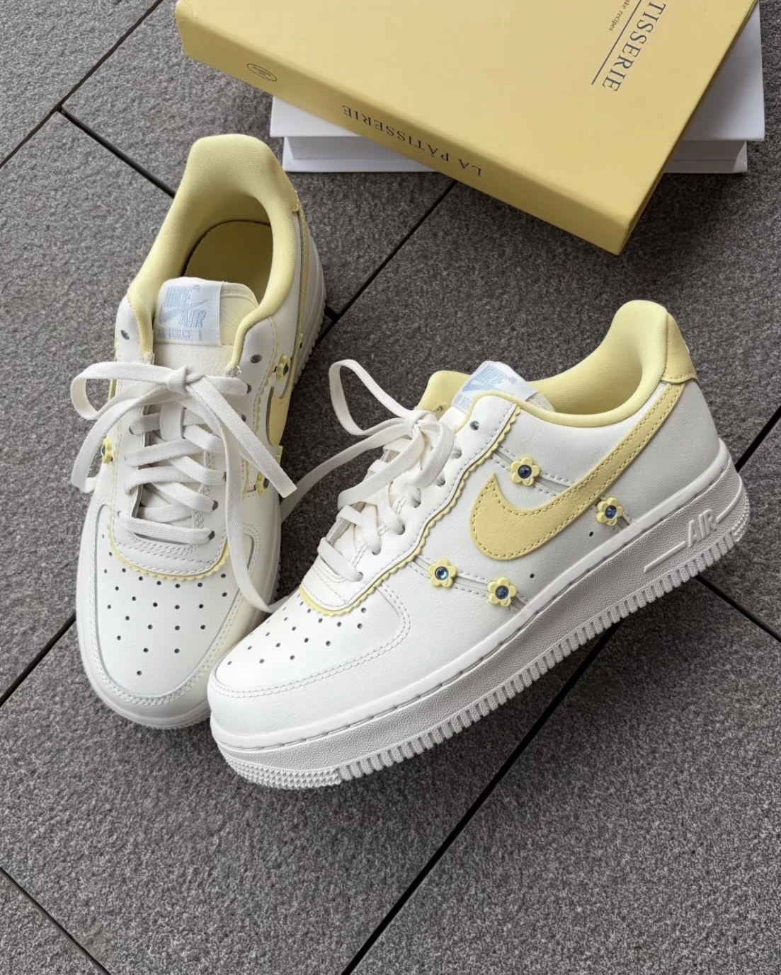 NIKE AIR FORCE 1 '07  AF1 奶黃 小黃花 白黃(IW2348-170)