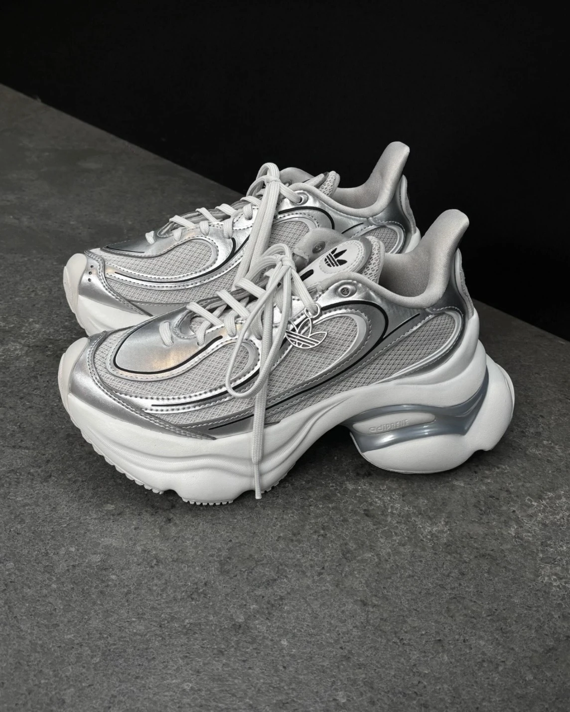 <宋雨琦同款>Adidas Originals Ozvenuz W 液態銀 復古 厚底 老爹鞋(KI0557)