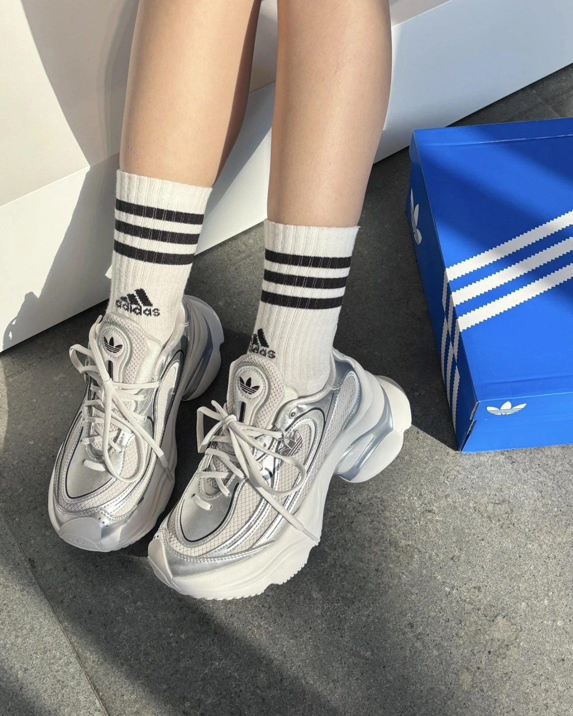 <宋雨琦同款>Adidas Originals Ozvenuz W 液態銀 復古 厚底 老爹鞋(KI0557)
