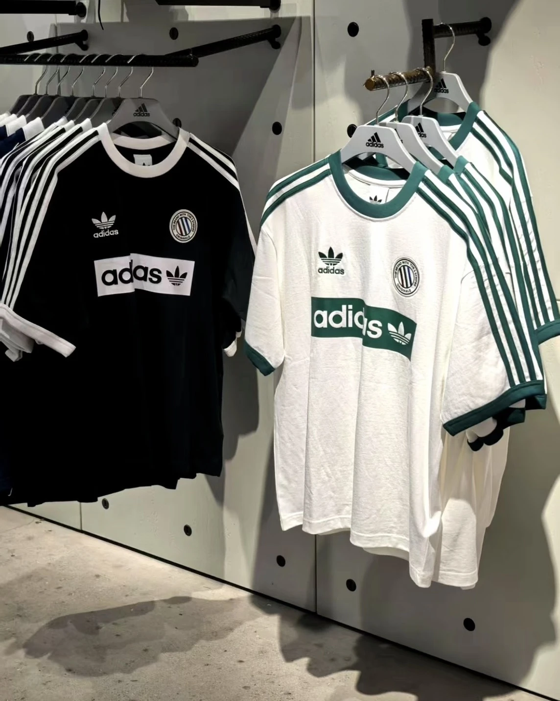 ADIDAS ORIGINALS 寬鬆落肩 足球 球衣 運動 短袖(KC2603/KC2602)