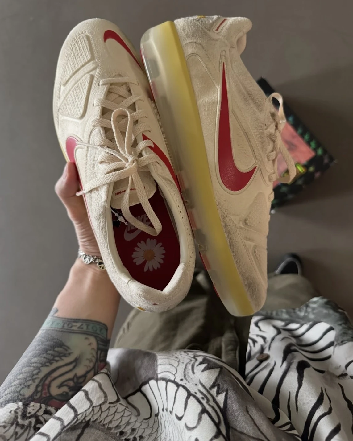 PEACEMINUSONE x Nike Cryoshot CTR360 Maestri II "Natural University Red" GD聯名 權志龍 雛菊 世足限定(HQ1460-100)