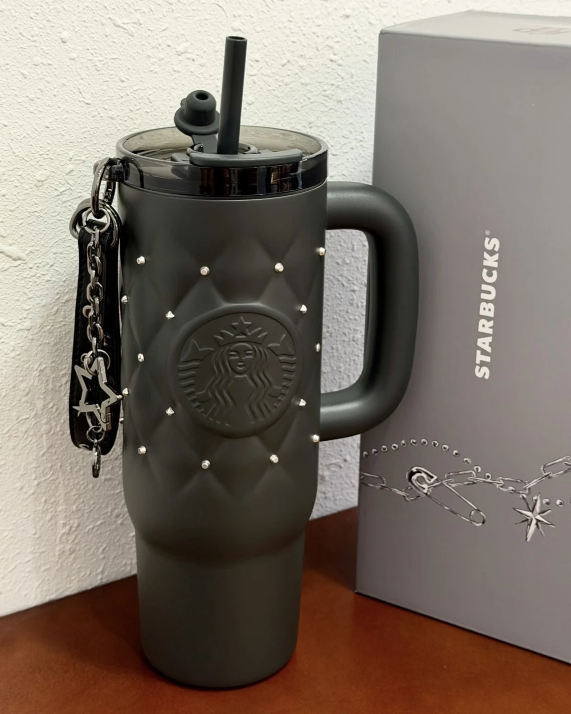 STARBUCKS星巴克 朋克巴雷系列 黑色菱格珍珠 大容量吸管隨行杯 920ml