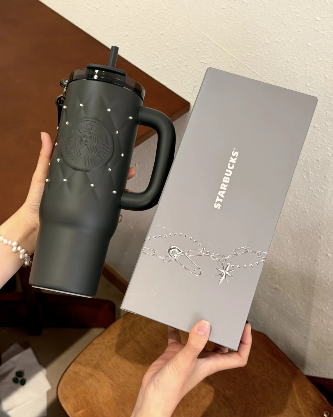 STARBUCKS星巴克 朋克巴雷系列 黑色菱格珍珠 大容量吸管隨行杯 920ml