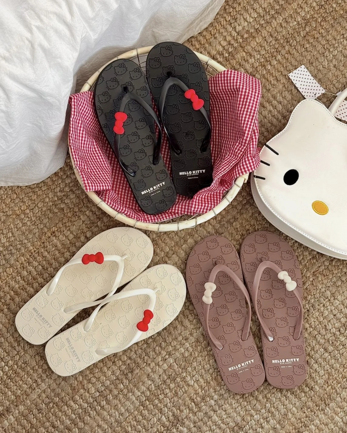 <正版授權>三麗鷗 Sanrio x Hello Kitty 滿版印花 人字拖 沙灘拖