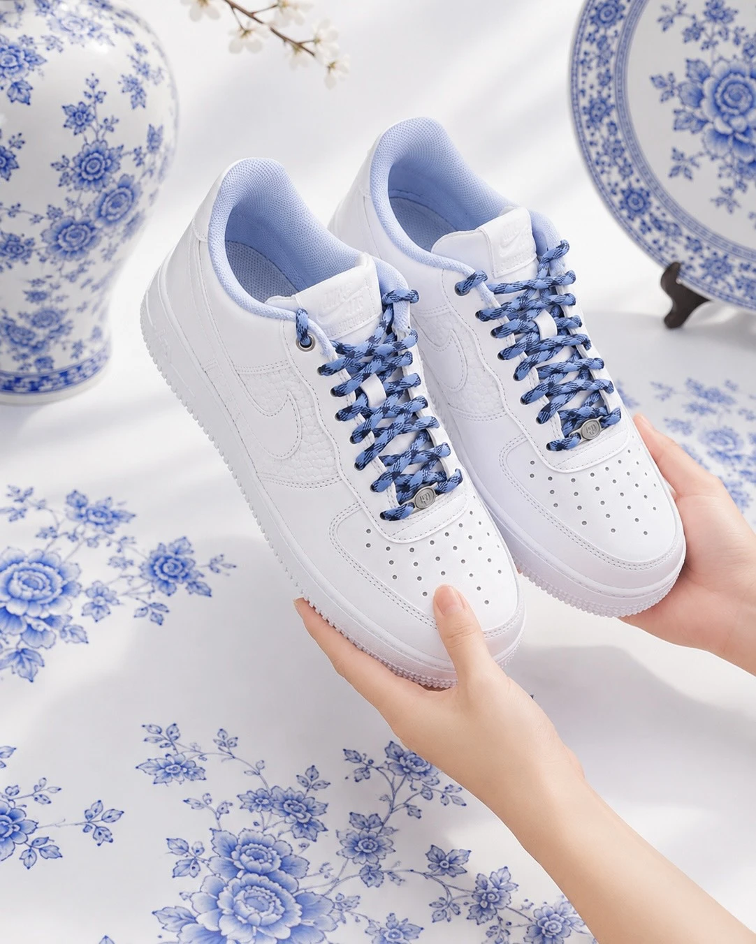 <現貨到!>NIKE AIR FORCE 1 '07 LV8 ESS+ 青花瓷 白藍 淺藍(IW1892-111)