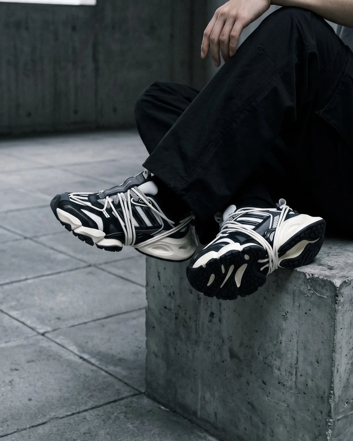 Adidas XLG Runner 2.0 FOS "Black White" 機甲鞋 黑白(KZ7200)