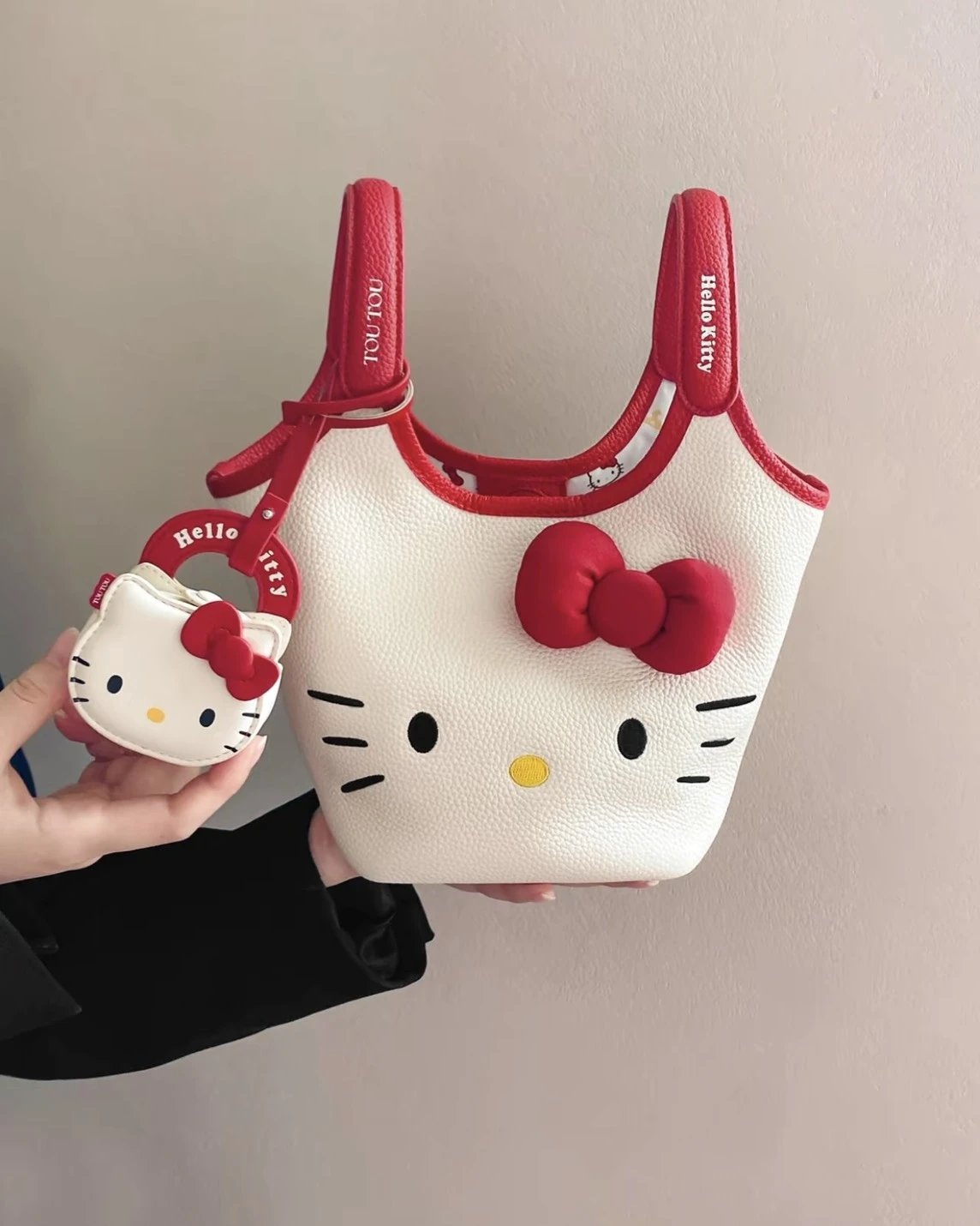<可愛切換>TOUTOU X Hello Kitty 聯名款 天生一對 牛皮 菜籃 水桶包