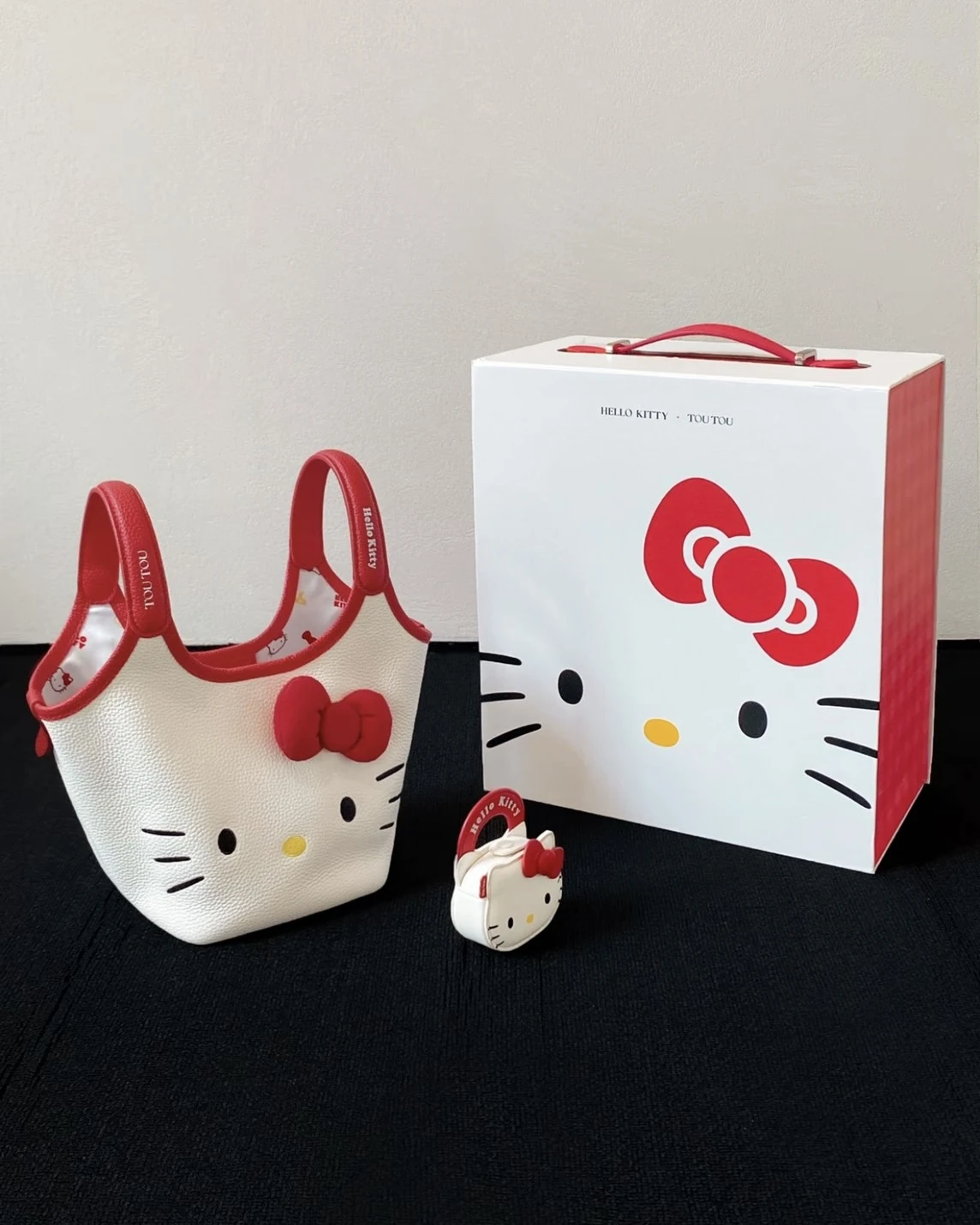 <可愛切換>TOUTOU X Hello Kitty 聯名款 天生一對 牛皮 菜籃 水桶包