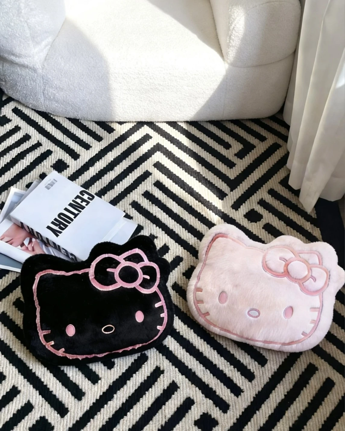 MINISO X HELLO KITTY 三麗鷗 大頭抱枕 靠墊 毛絨 (兩款可選)