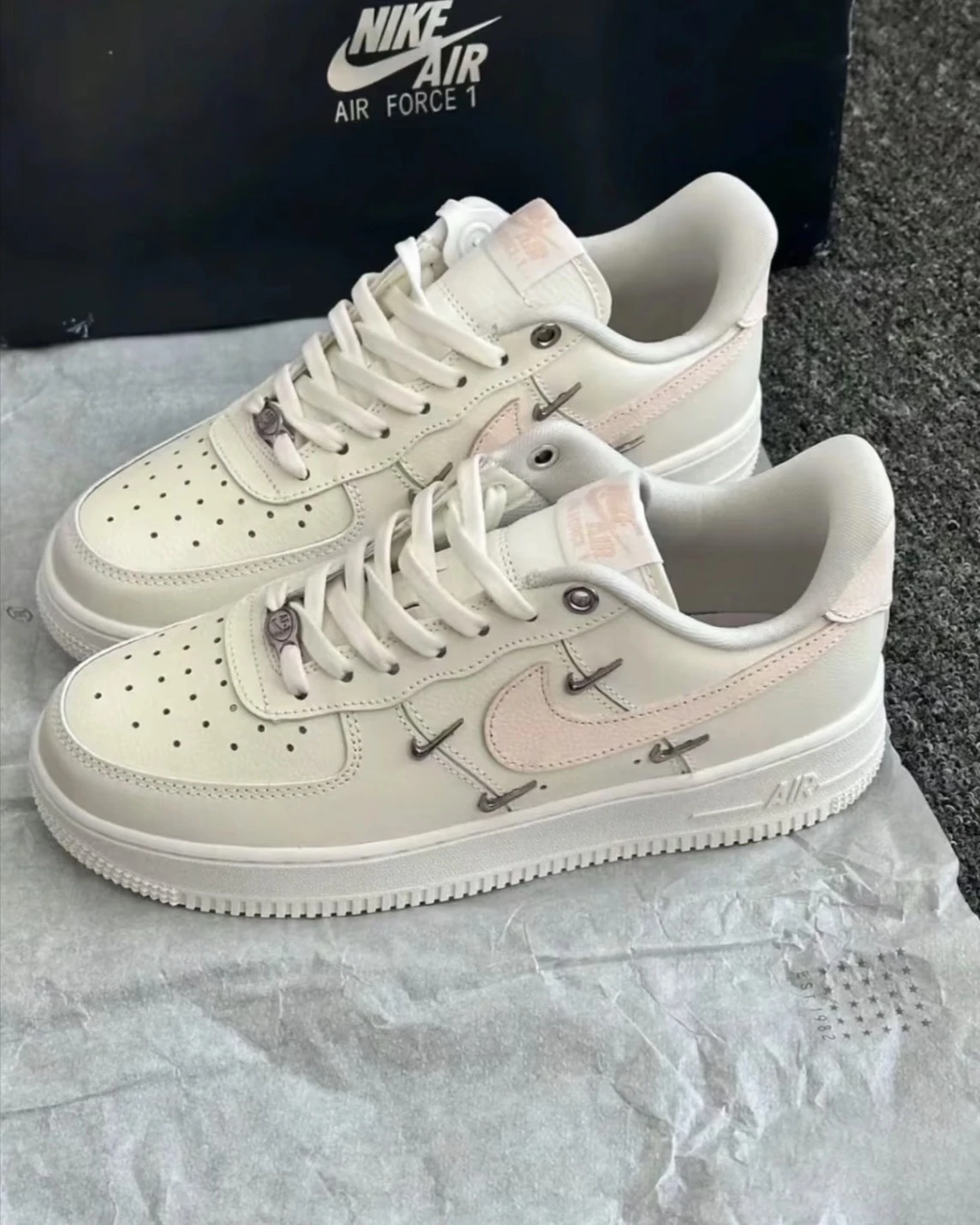 <奇蹟補貨!>NIKE AIR FORCE 1 '07 櫻花淡粉 四金勾 玫瑰金(FV8110-181)