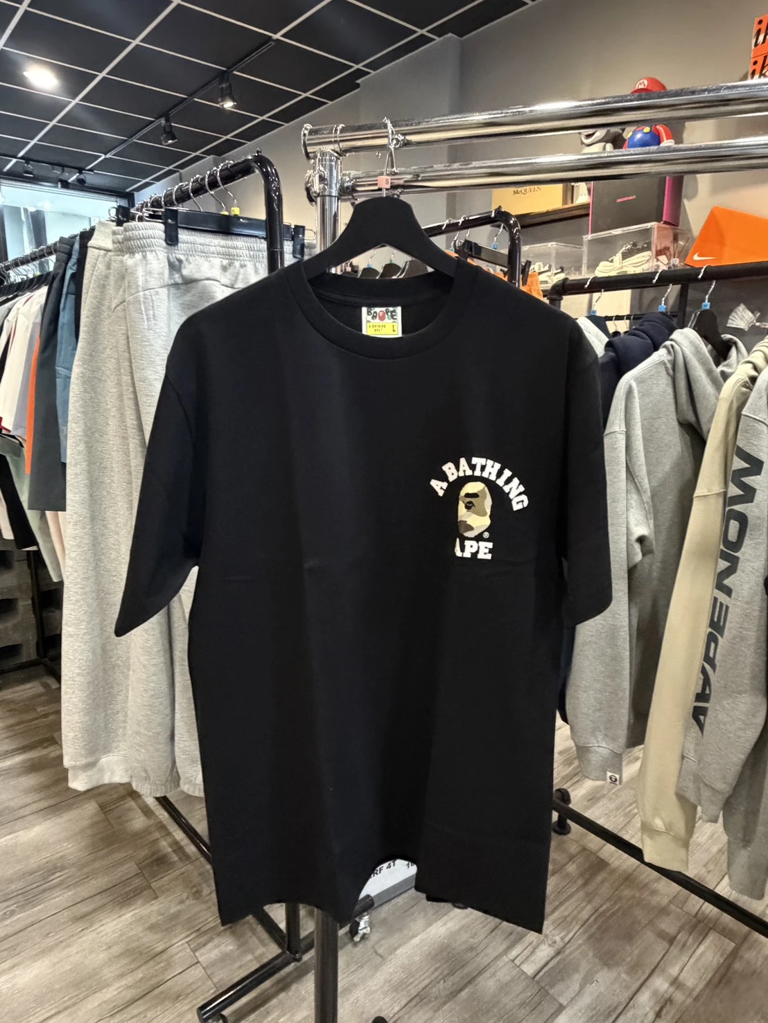 BAPE 前小猿人頭+背後字母  (三款可選)