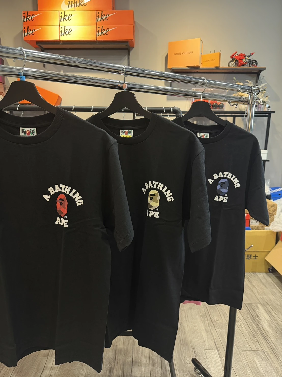 BAPE 前小猿人頭+背後字母  (三款可選)