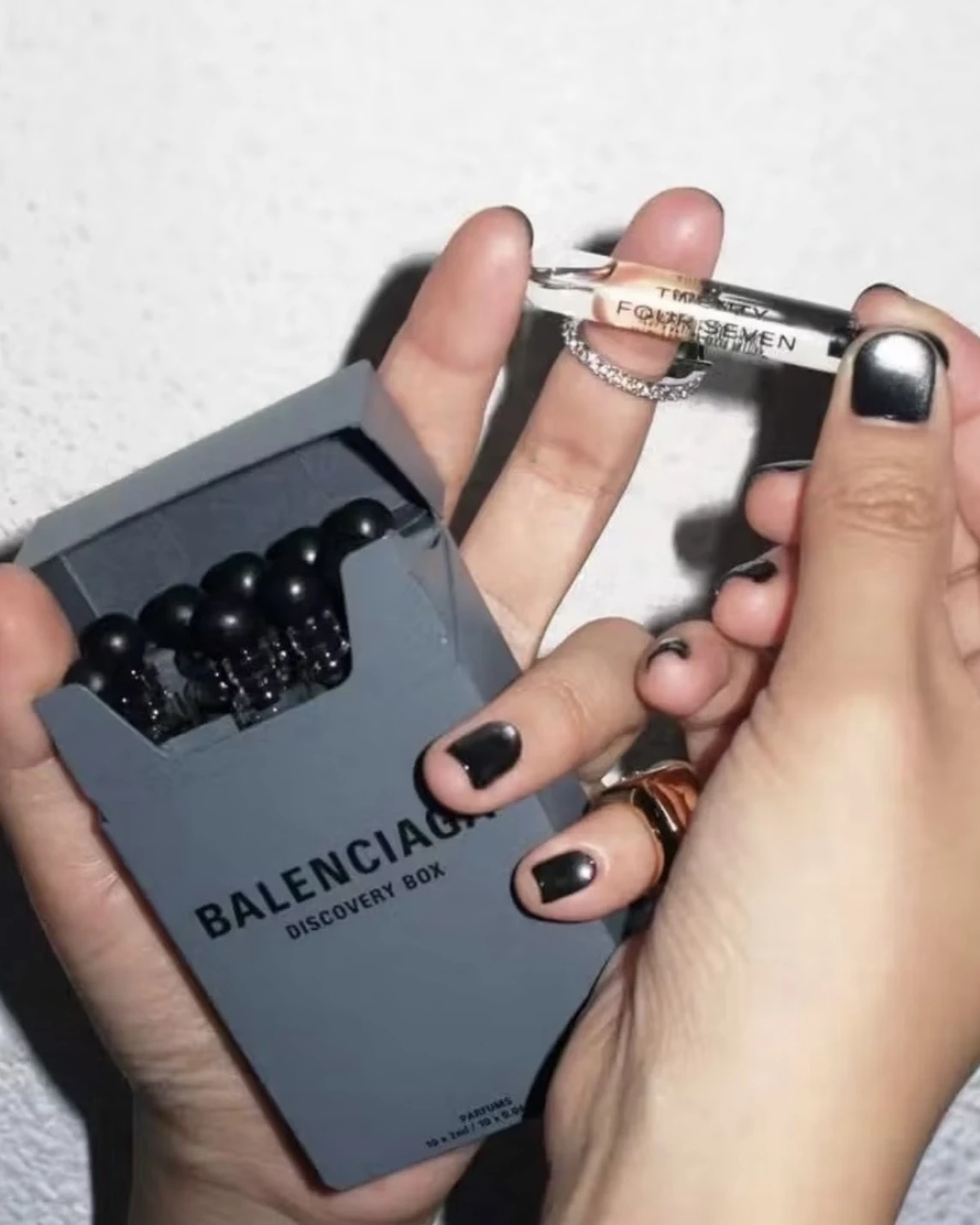 巴黎世家Balenciaga Discovery Box 菸盒造型試管香水(10入裝) 正品球鞋