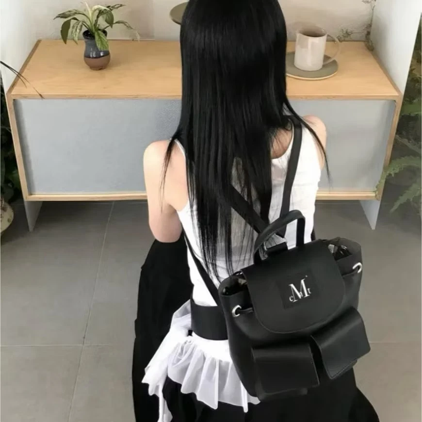 <韓國連線代購>MUCENT 雙口袋 皮革 後背包 黑色