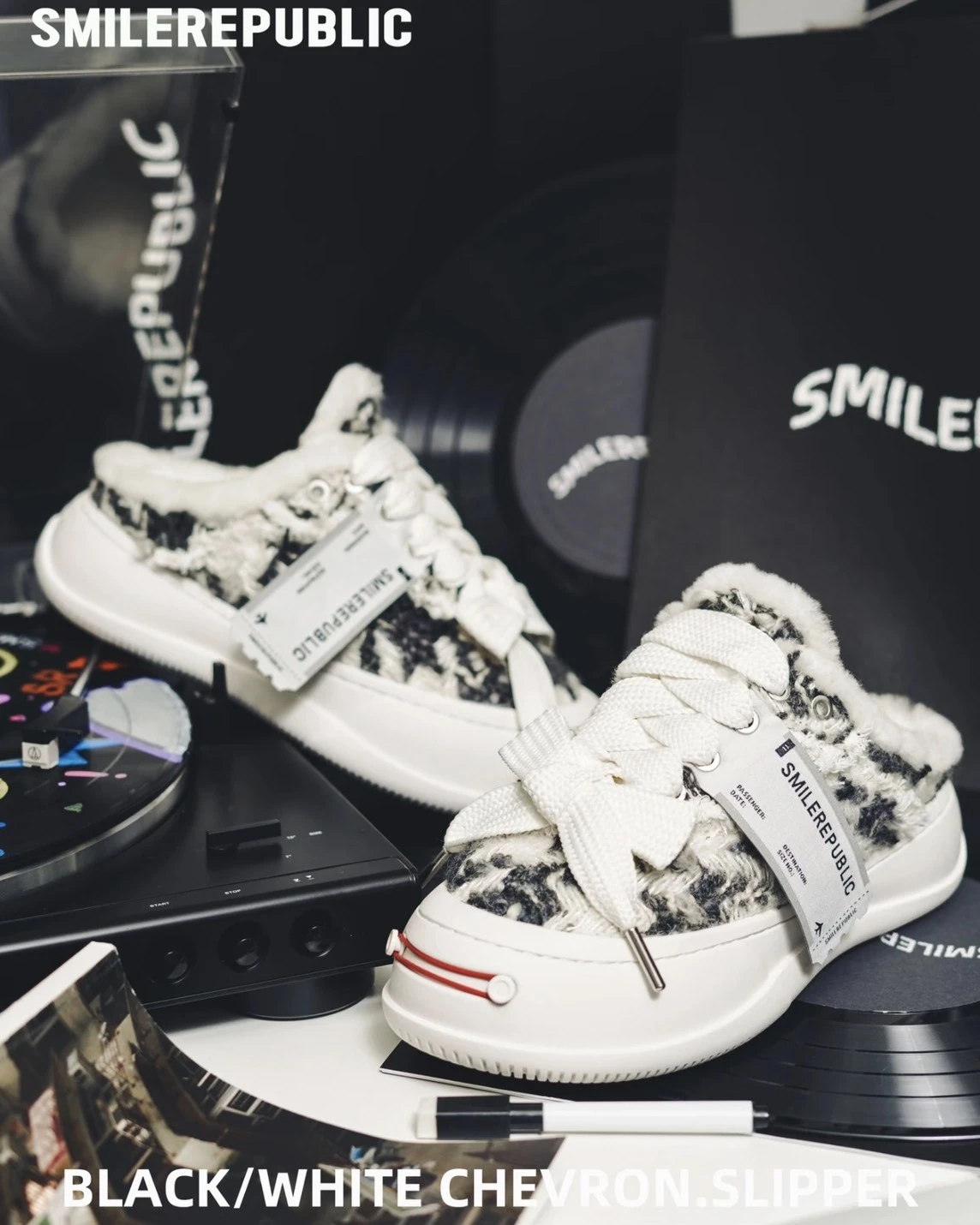 SMILEREPUBLIC 經典開口笑 起司貓 黑白拼接 帆布半拖鞋(SR20220101037-2)