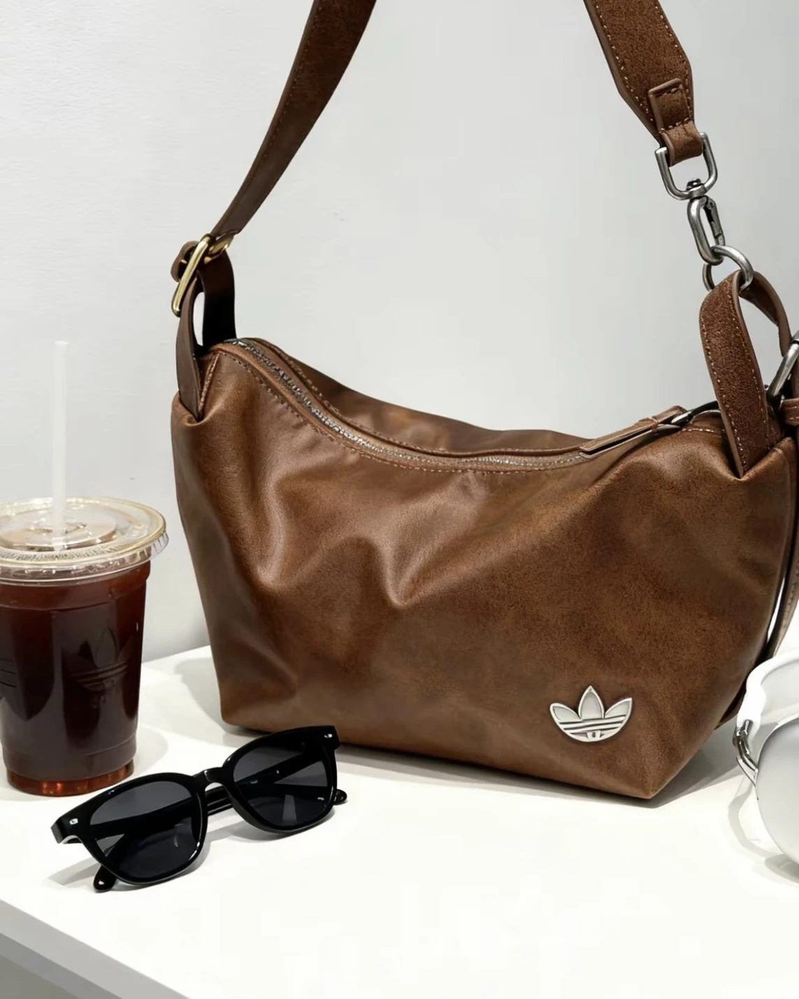 ADIDAS ORIGINALS 美拉德 銀標 單肩包 腋下包(KT0865)