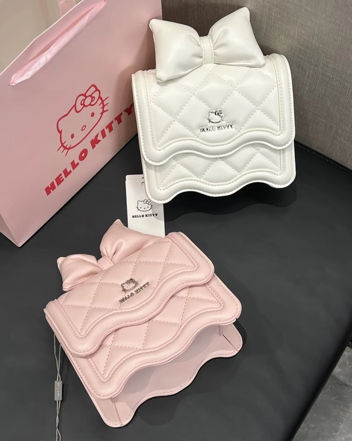 <可愛爆棚💖>SANRIO HELLO KITTY 三麗鷗 菱格紋 蝴蝶結 鏈條包(兩色可選)