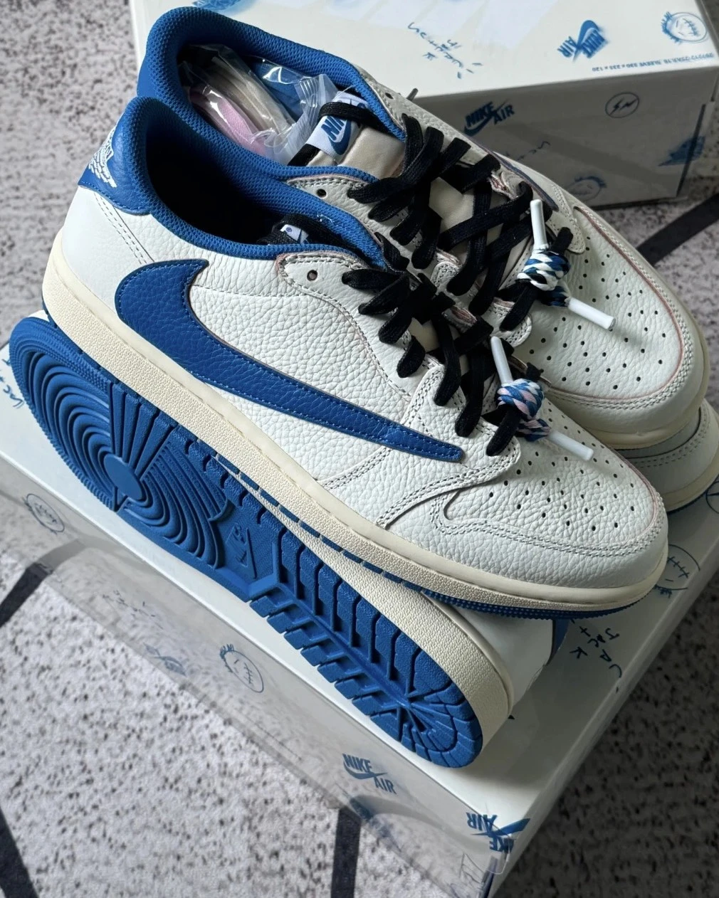 <現省破萬!!!>Travis Scott x Fragment Design x Jordan 1 Low SP 倒鉤 閃電 藤原浩 三方聯名(DM7866-104)