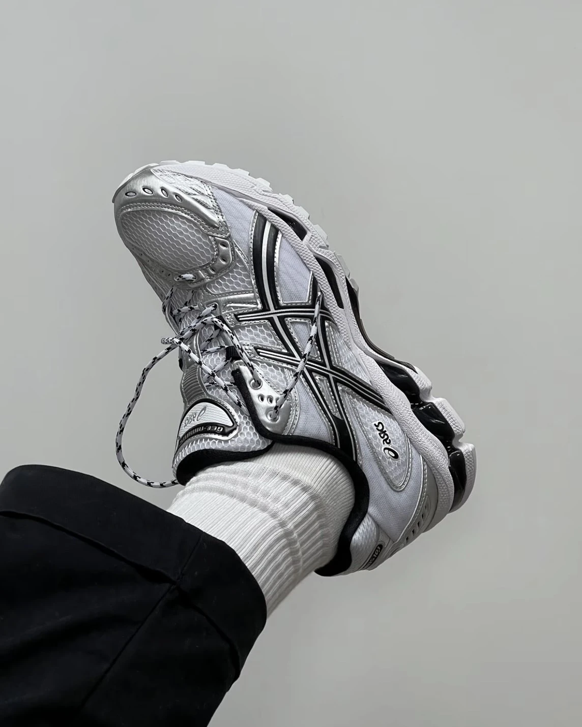 Asics Gel-Nimbus10.1 亞瑟士 黑銀白 陰陽 復古跑鞋(1203A780-101)