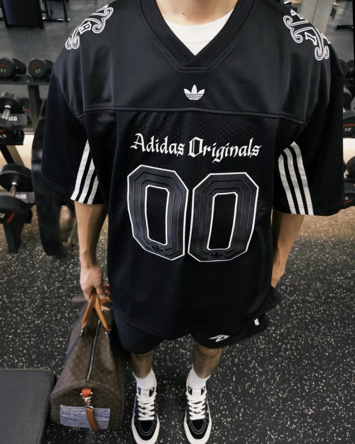ADIDAS ORIGINALS OG  球衣風印花運動V領短袖T恤 (LD3865/LD3866)