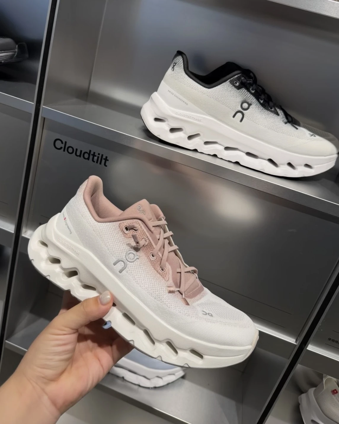 ON 昂跑 Cloudtit 男女款 機能 網面 透氣 跑鞋(兩色可選)