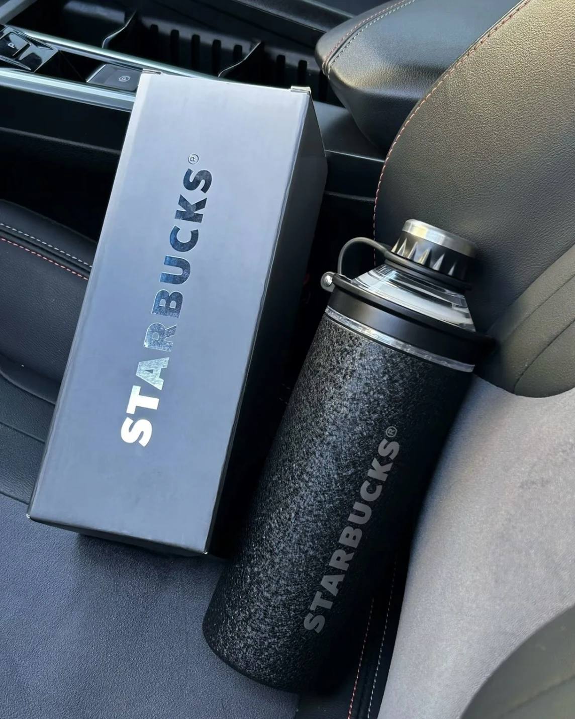 STARBUCKS 星巴克 黑色系大容量 運動水杯 577ml