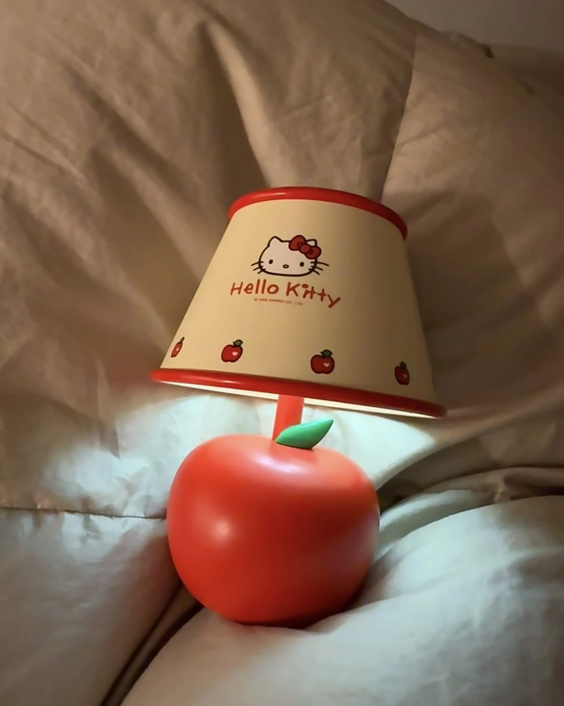 <百元氛圍感>三麗鷗 Hello kitty 蘋果造型檯燈 床頭燈 三檔燈調節