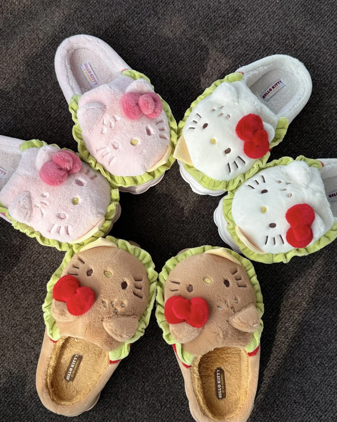 <正版授權>三麗鷗 Sanrio x Hello Kitty 漢堡造型毛絨拖鞋(三款可選)