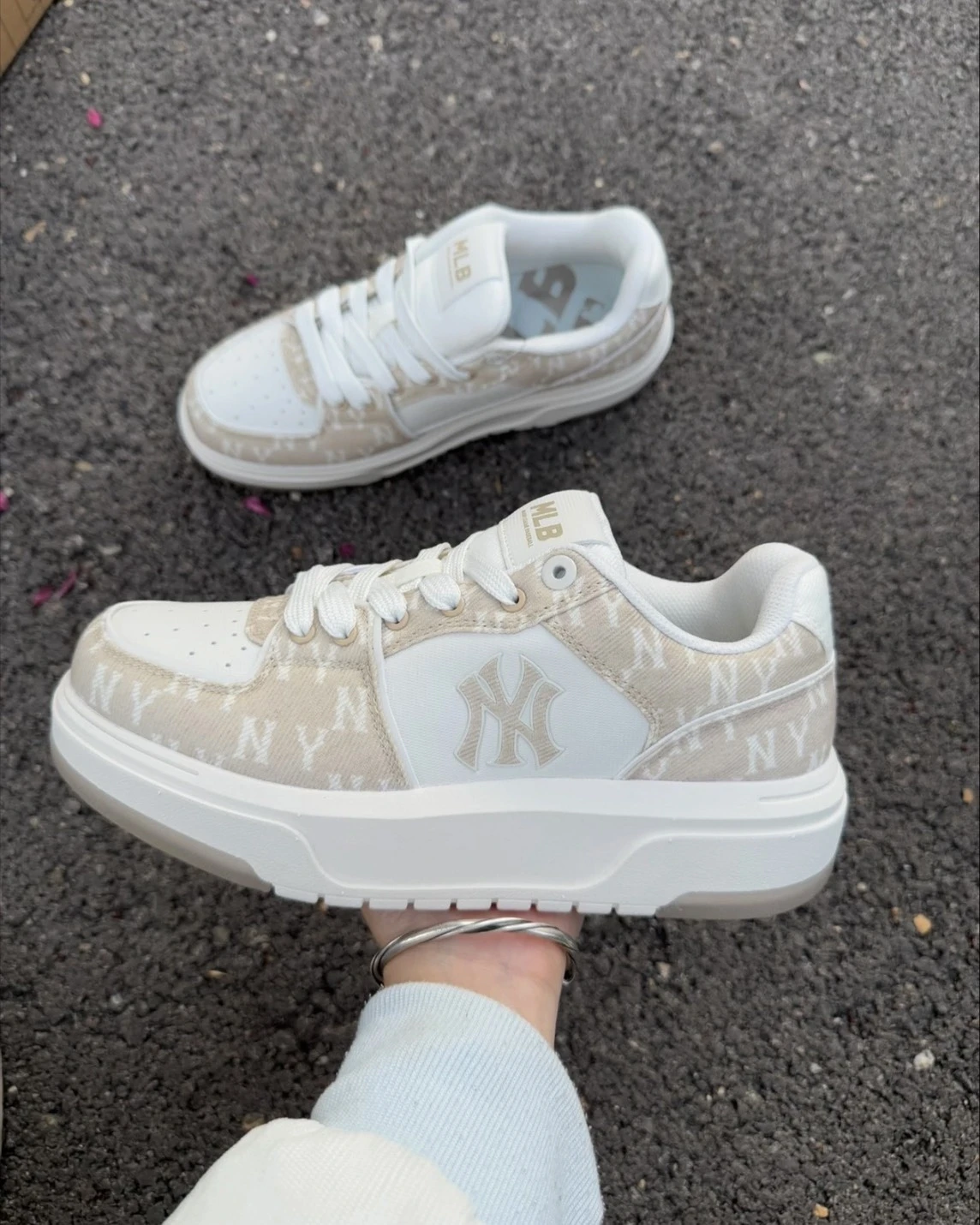 MLB Monogram Chunky Liner系列 洋基隊 奶茶色 老爹鞋 學長鞋(3ASXM016N-50CRS)