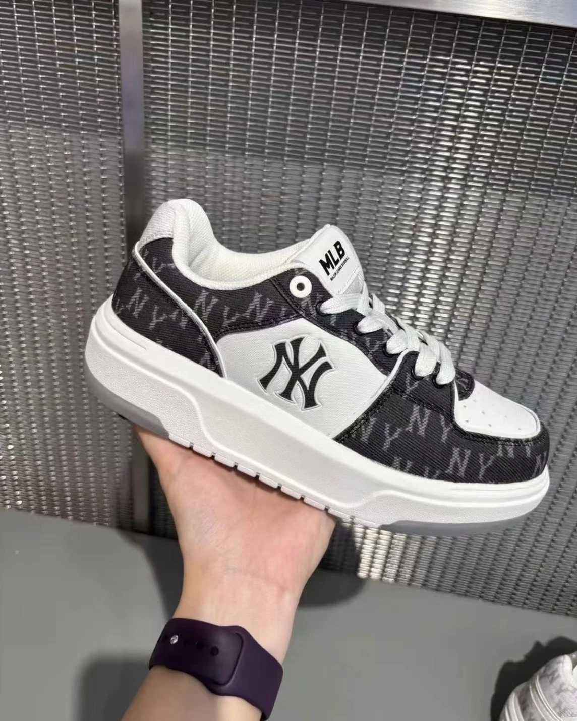 MLB Monogram Chunky Liner系列 洋基隊 黑白 老爹鞋 學長鞋(3ASXM016N-50BKS)