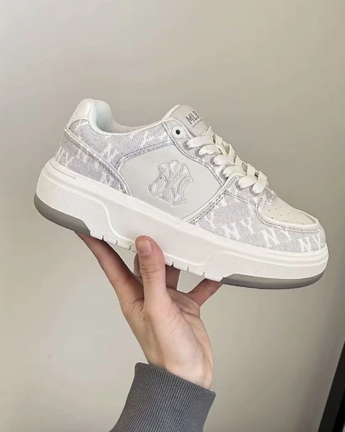 MLB Monogram Chunky Liner系列 洋基隊 灰白 老爹鞋 學長鞋(3ASXS015N-50GRS)