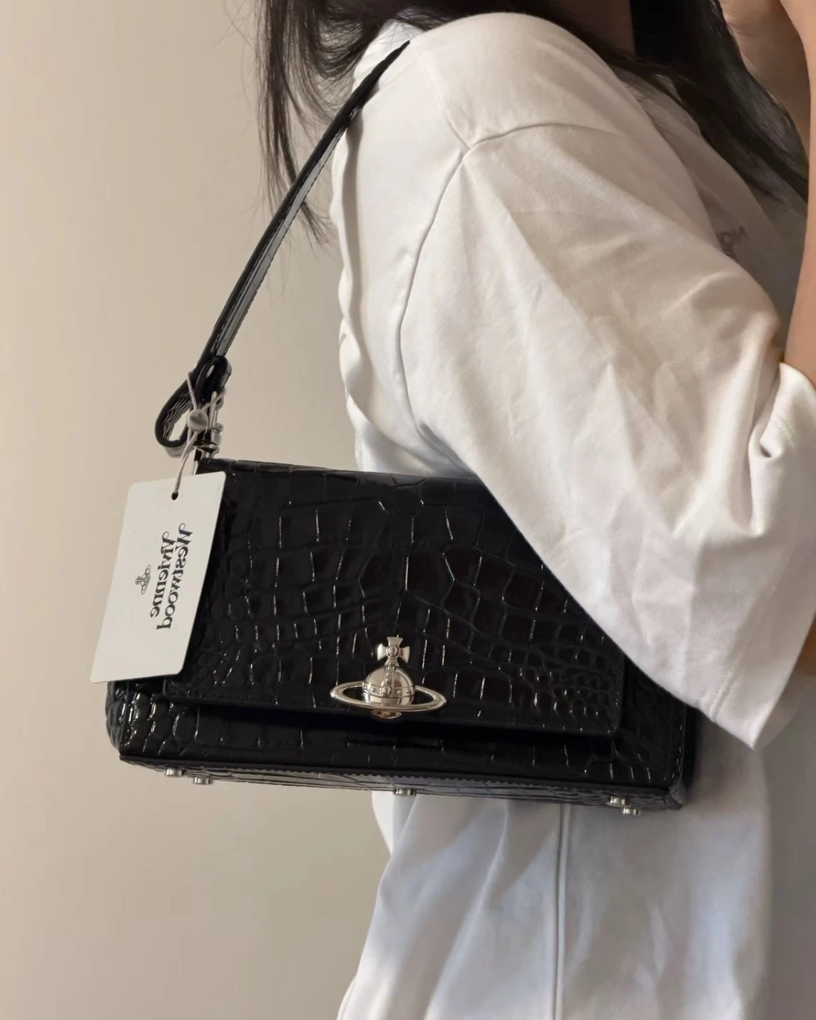 <6折拿下>VIVIENNE WESTWOOD 西太后 HAZEL 2026版 小號 鱷魚紋皮革 單肩 鏈條包(4603000WWL0098N401)