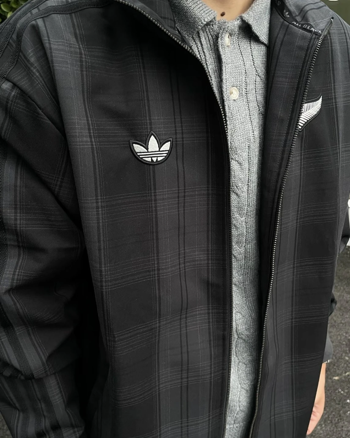ADIDAS ORIGINALS All Black限定款 碳黑 復古格紋 夾克外套(KG4633)
