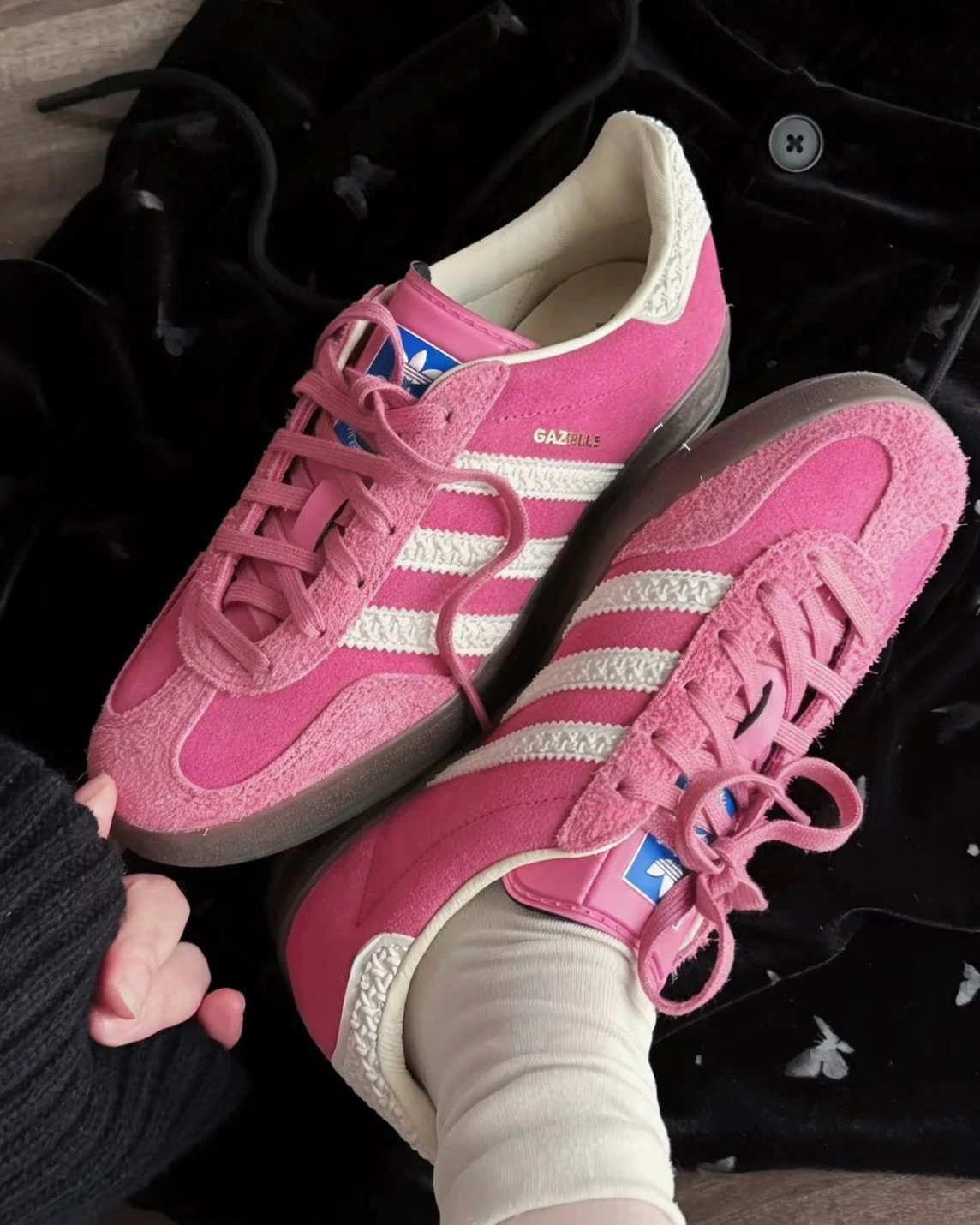 <熊抱哥來了!?> ADIDAS ORIGINALS GAZELLE INDOOR 草莓熊 樹莓粉 (IF1809)