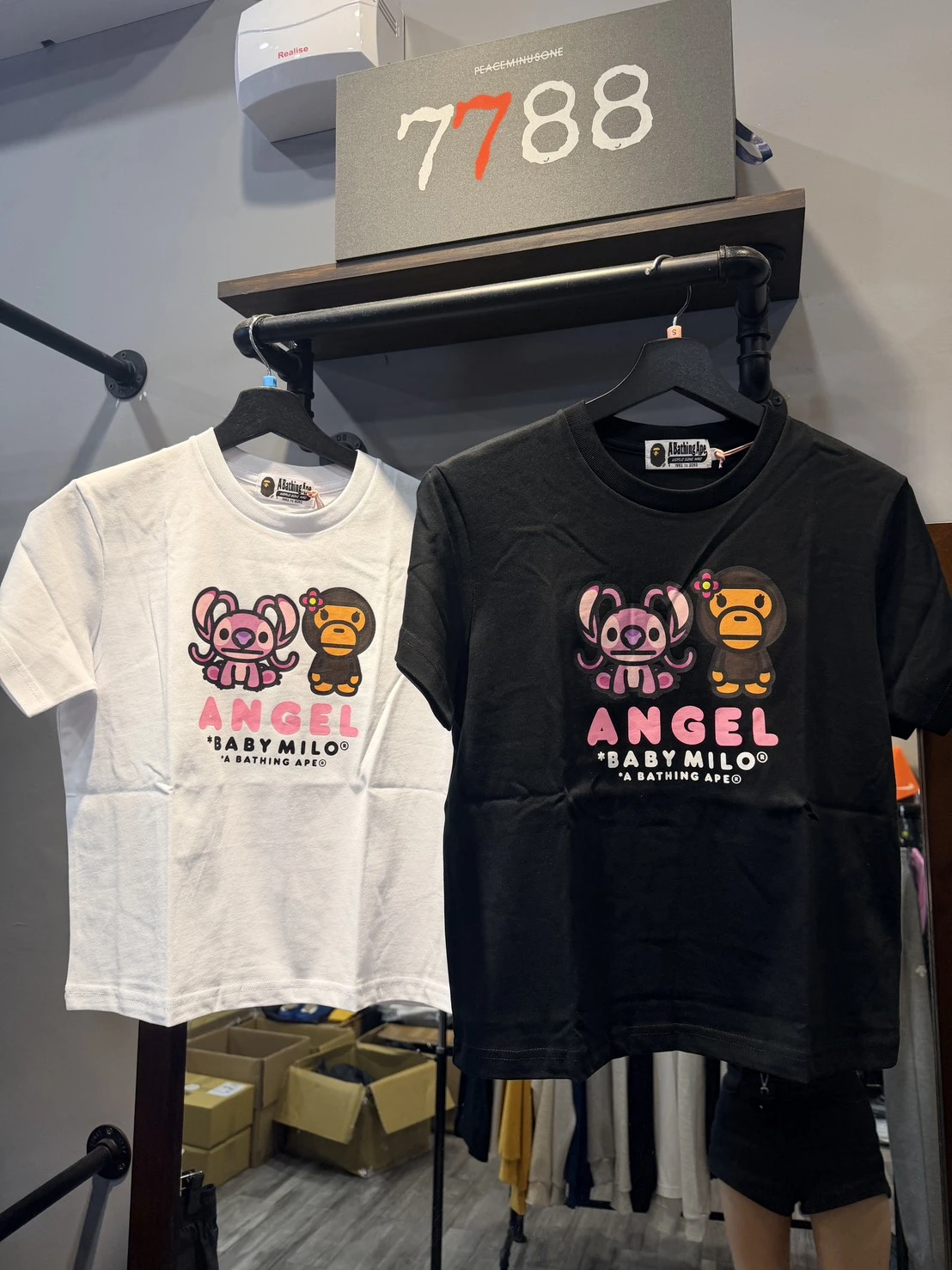 bape x disney 史迪奇 安琪跟小猴印花 女款短版 短袖 (兩款可選)