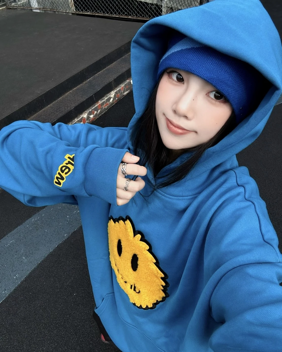 Drew House FW26 立體絨感 笑臉小毛球 寬鬆 連帽帽Tee(四色可選)