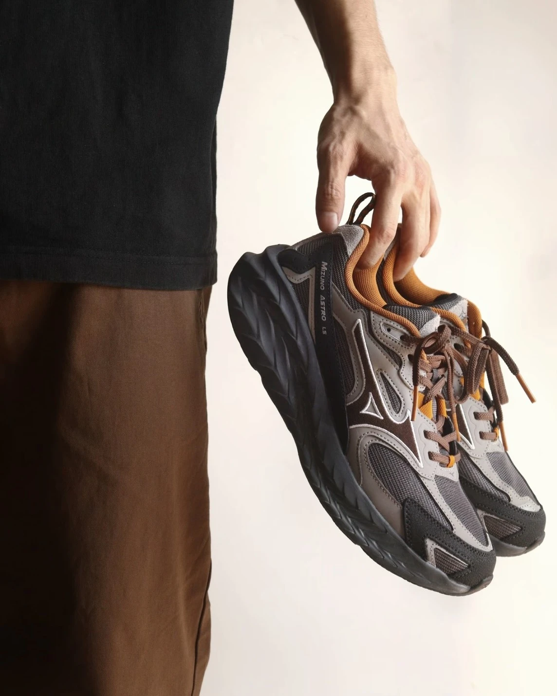 <國外限定> Mizuno ASTRO LS 萬聖節限定款 南瓜泥 厚底 緩震(D1GH252113)
