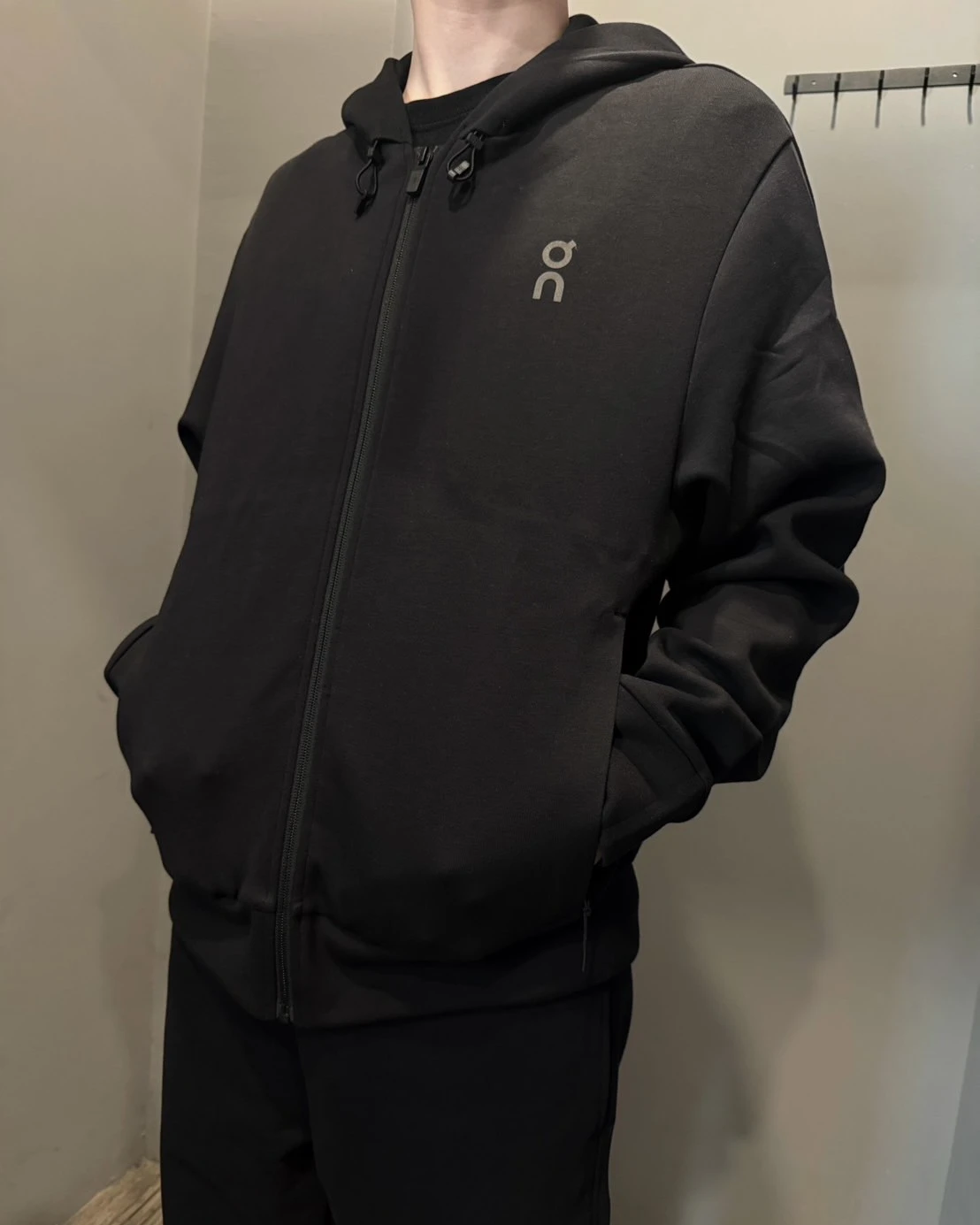 On昂跑 SS26 反光小標LOGO 連帽外套(1MF30300553