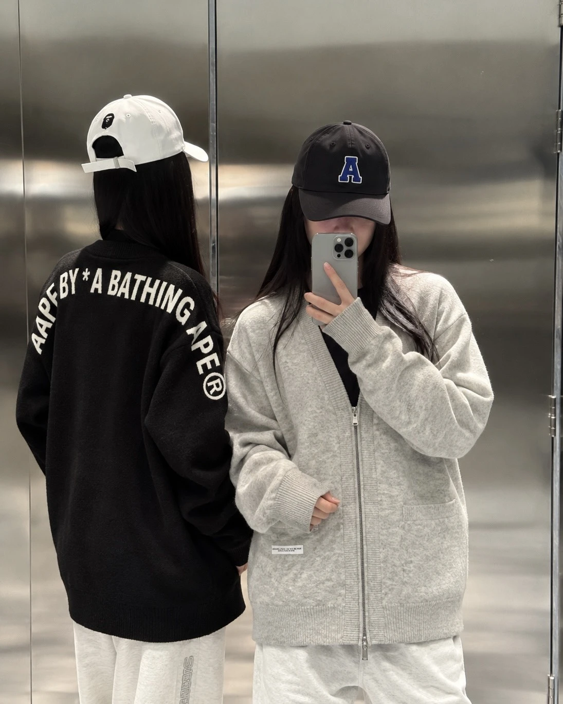 AAPE FW26 針織V領 字母 提花 拉鍊 針織衫 兩色可選(384XXR