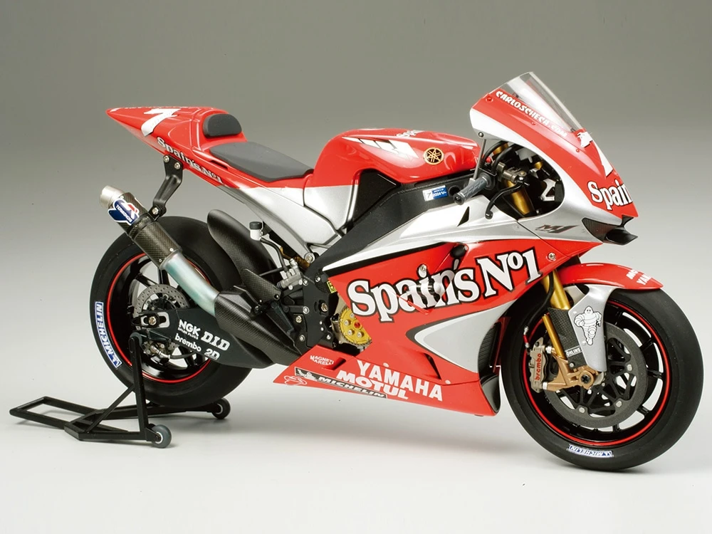 TAMIYA 14100 1/12 Yamaha YZR-M1 2004 No.7/No.33