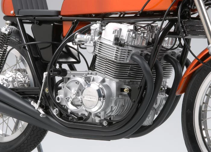 TAMIYA 23210 1/6 本田 CB750 賽車（半組裝模型）