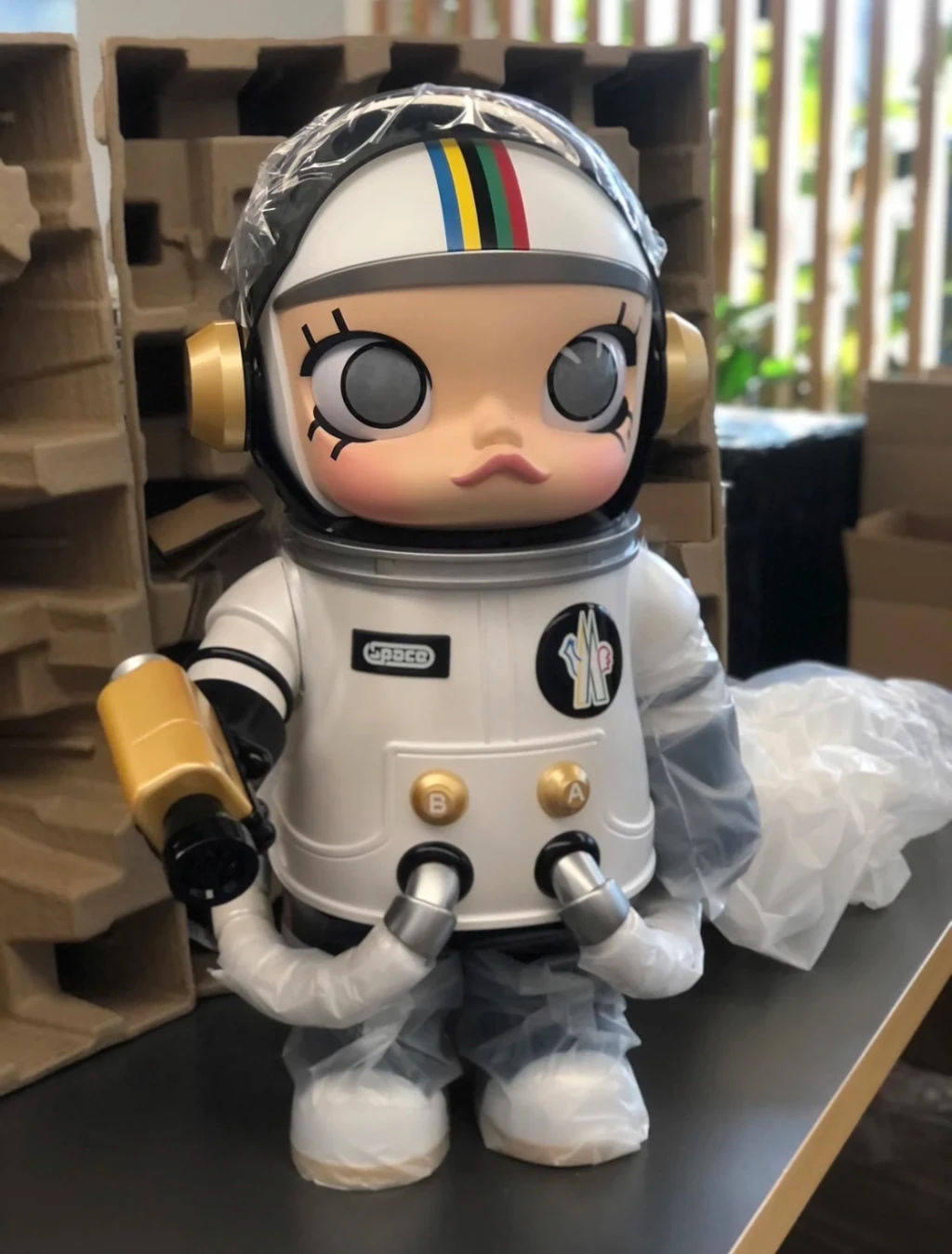 POPMART 泡泡瑪特《MEGA SPACE MOLLY X Moncler 聯名》1000%珍藏手辦