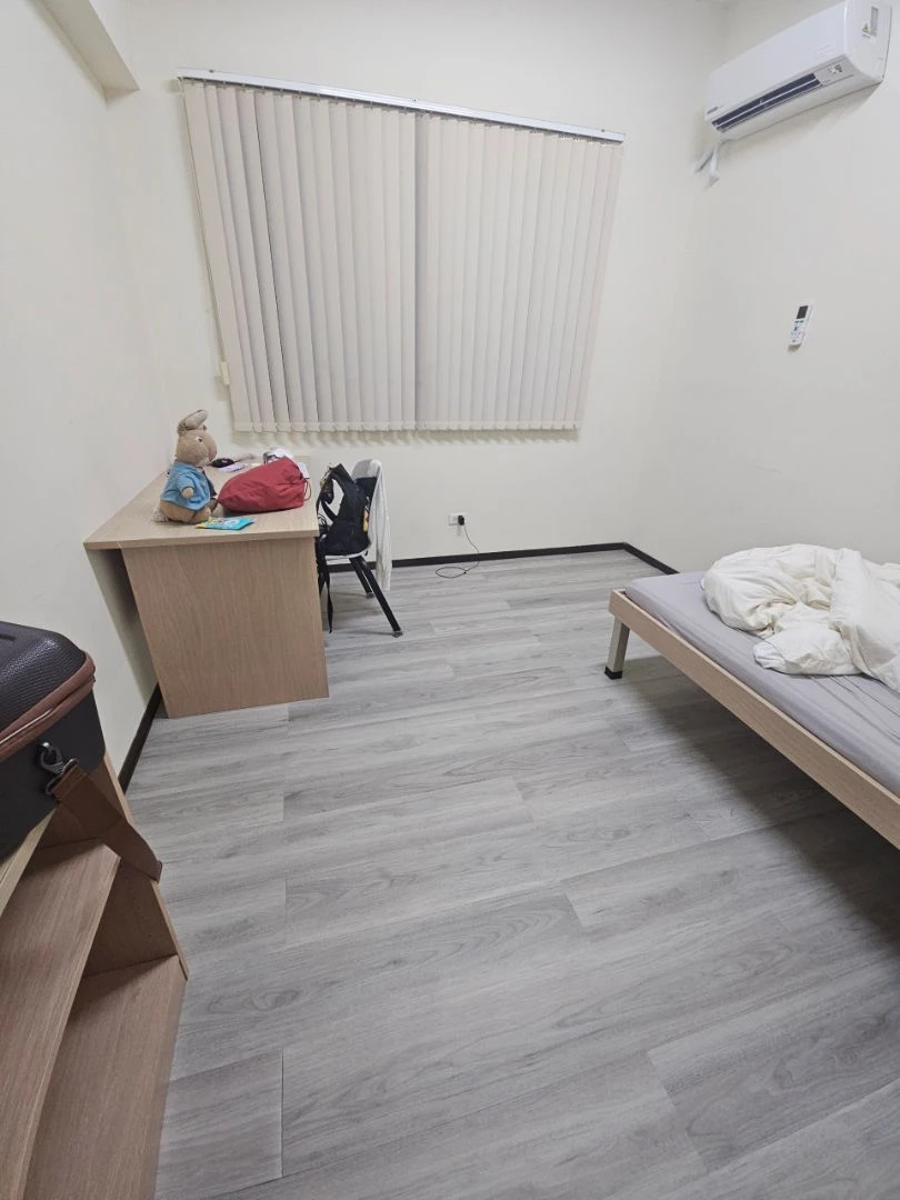 拼裝很簡單 女生一個人大約3坪大小房間含搬家具 大約2小時就弄好了～適合一個人改造單人宿舍！
