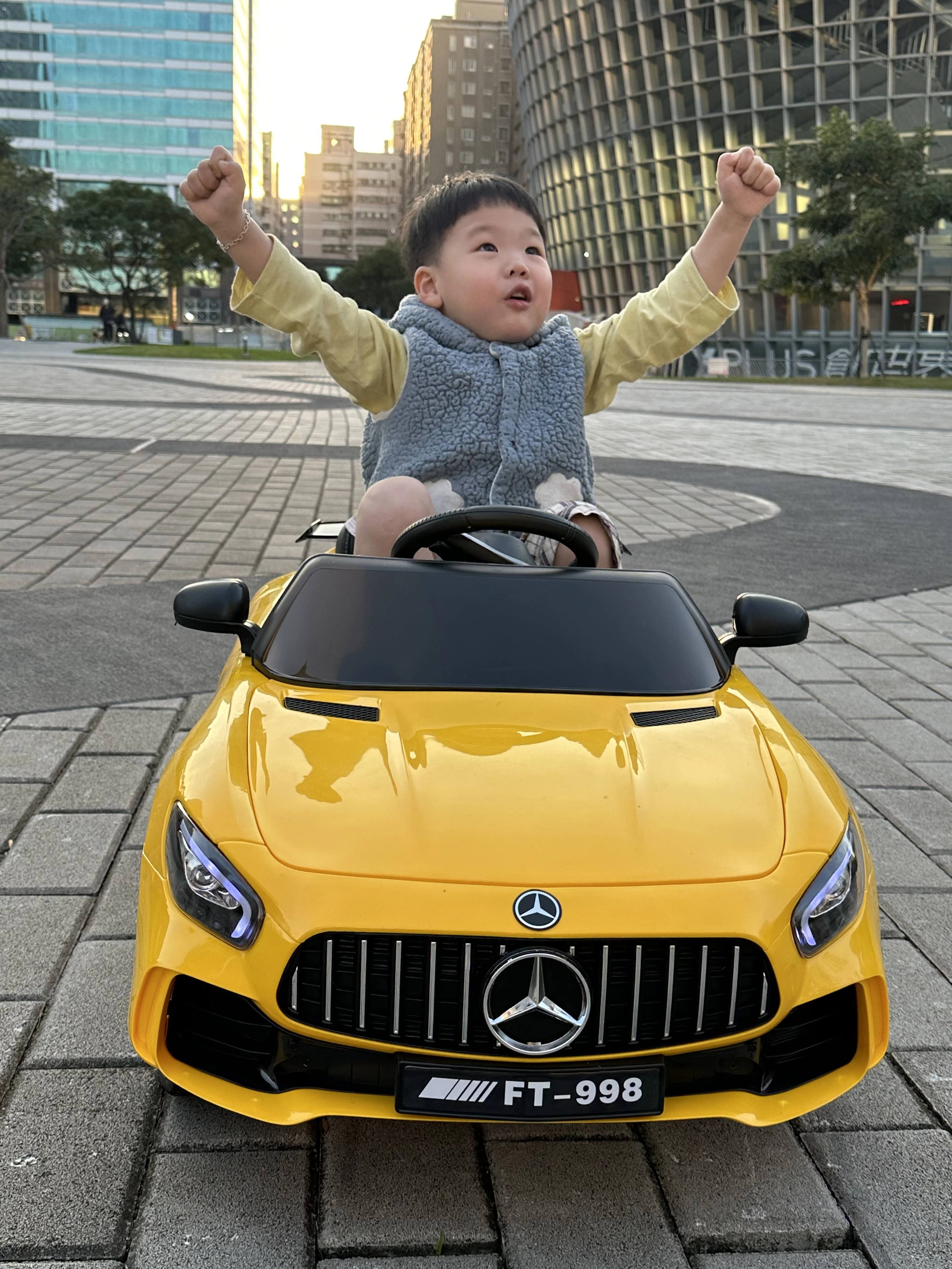沙發哥的媽❤️推薦 賓士 雙驅兒童電動車 FT-998 拋光黃