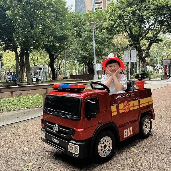 我是薇薇薇薇是我 推薦 消防車造型🚒兒童電動車
