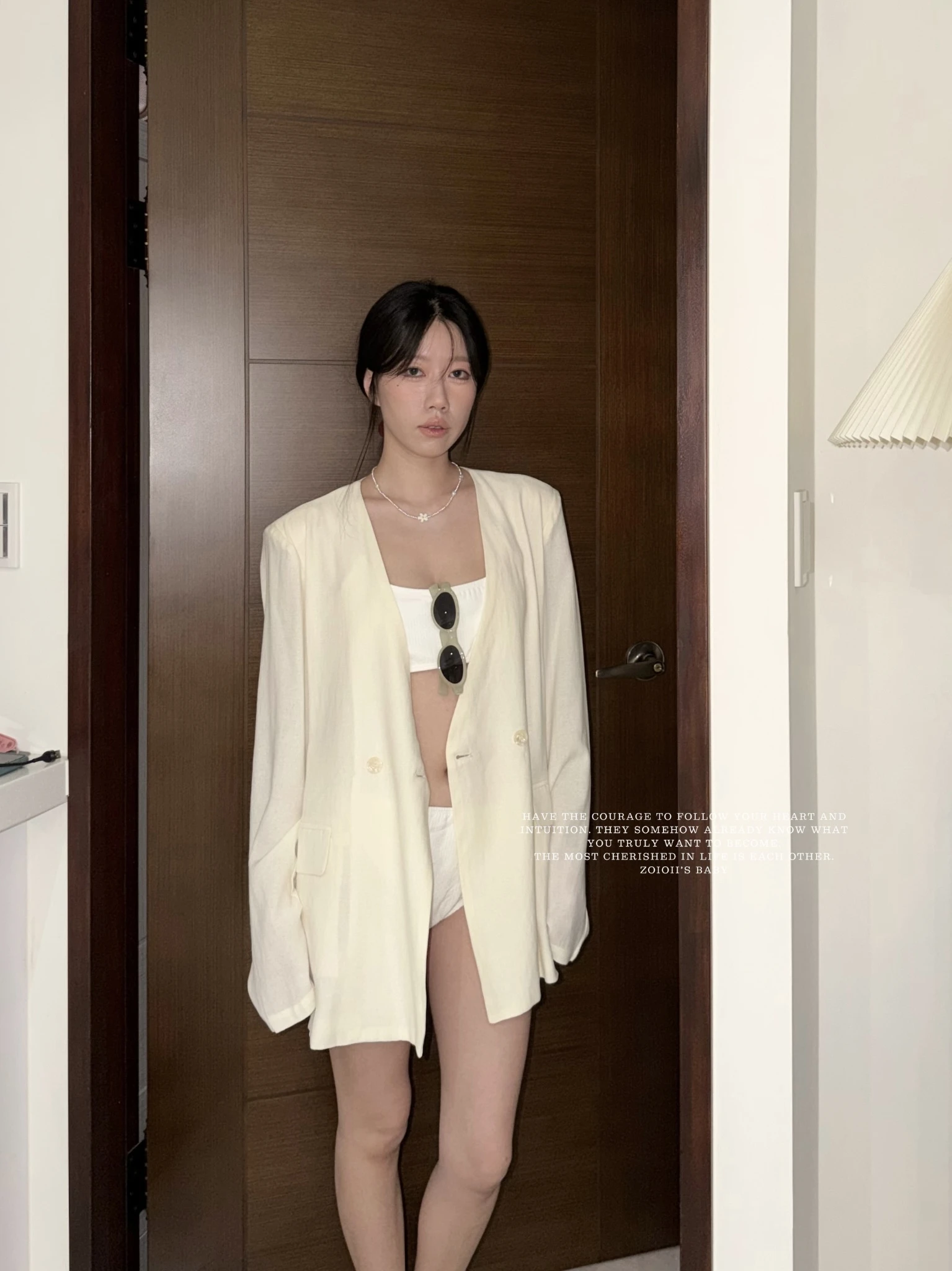 奶油杏薄料無領西外附領帶